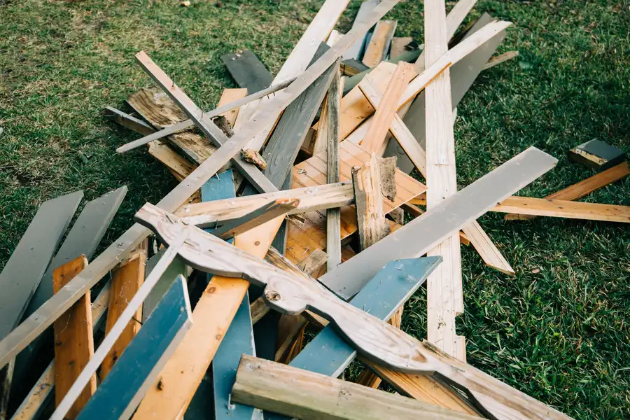 Choosing A Junk Removal Service For Shed Demolition in Covina CA Choosing A Junk Removal Service For Shed Demolition in Covina CA